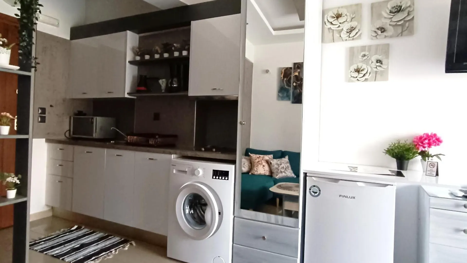 White Orhid Modern Studio Thessaloniki Apartment