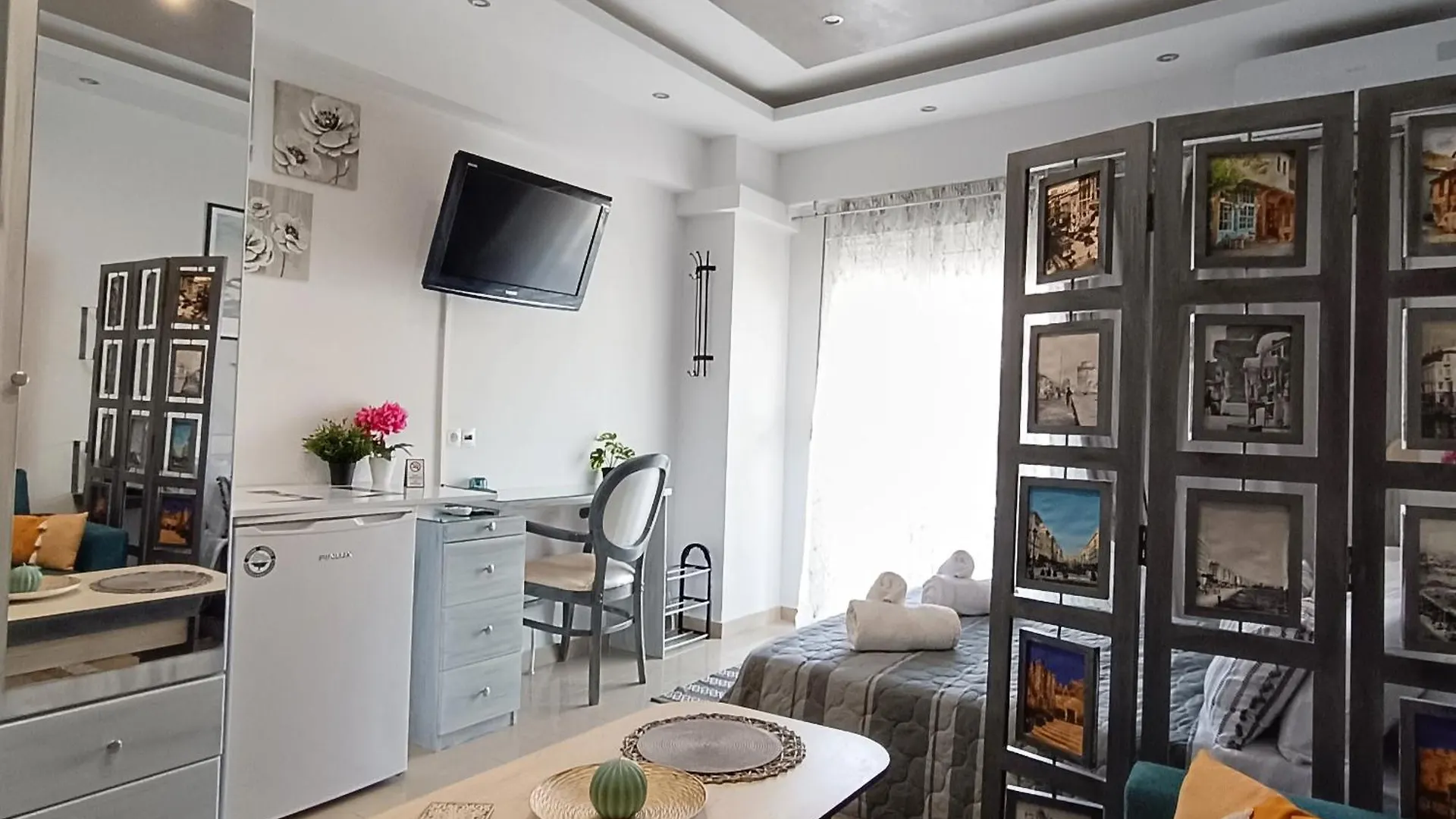 White Orhid Modern Studio Thessaloniki Apartment
